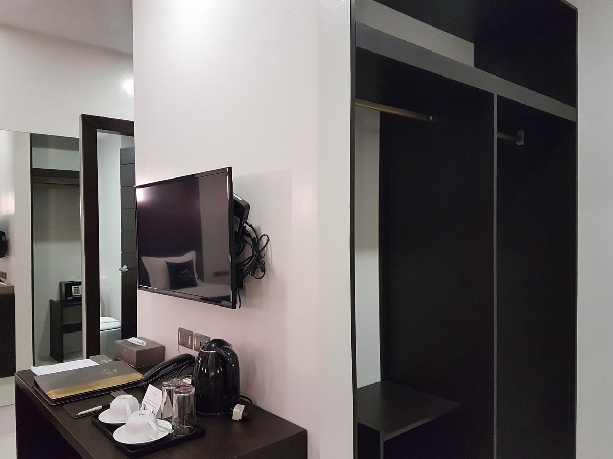 Mezzo Hotel Cebu Stadt Exterior foto
